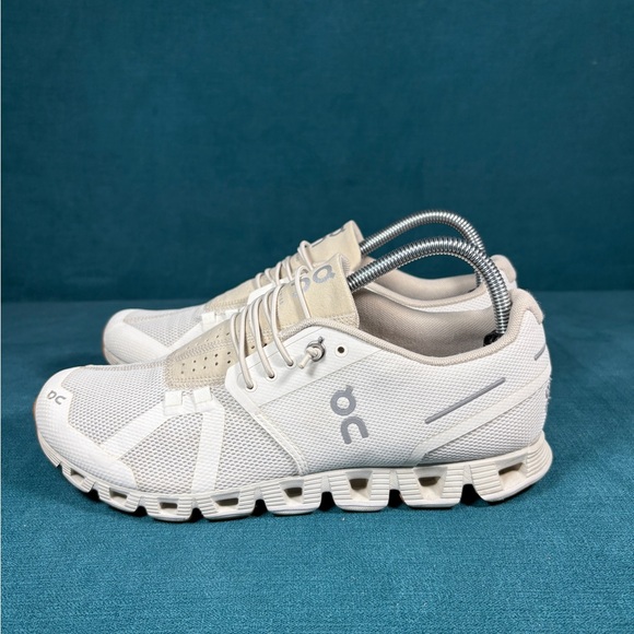 On Cloud 5 white shoes women’s size 9.5 - Picture 1 of 8